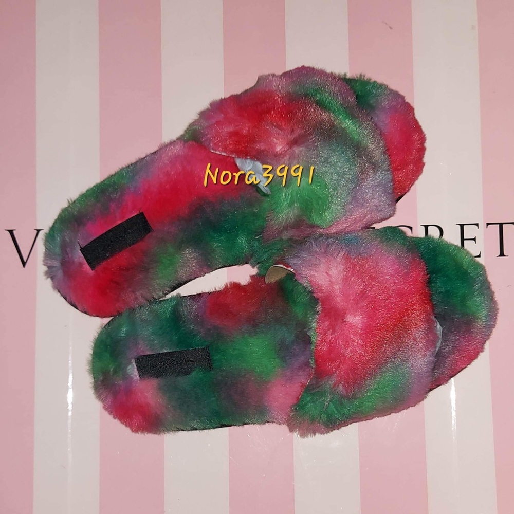 PINK VS Faux Fur Slipper size Small NIP - Picture 10 of 11